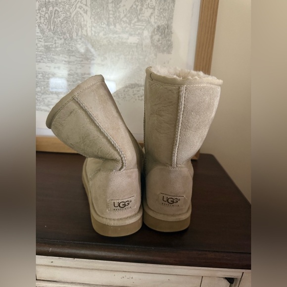 UGG Australia Women's Classic Short Shearling Leather Winter Boots Sand Size 7 - Picture 5 of 8